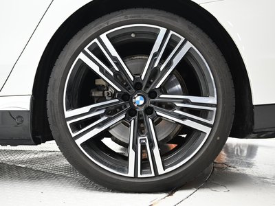 BMW I7 - 6
