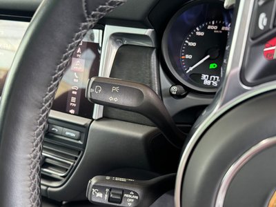 2020 Porsche MACAN thumbnail 48