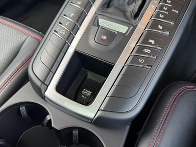 2020 Porsche MACAN thumbnail 56