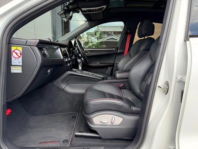 2020 Porsche MACAN thumbnail 42