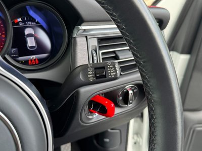 2020 Porsche MACAN thumbnail 49