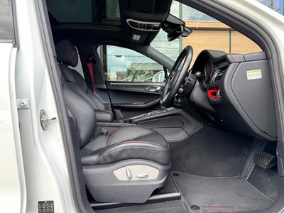 2020 Porsche MACAN thumbnail 41