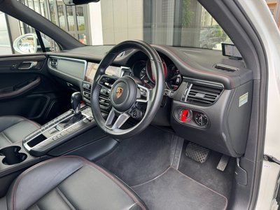 2020 Porsche MACAN thumbnail 43