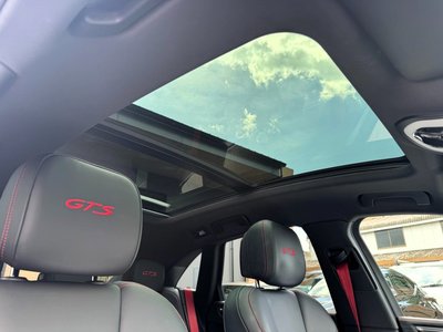 2020 Porsche MACAN photo 2