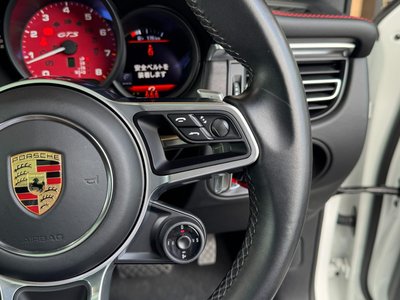 2020 Porsche MACAN thumbnail 47