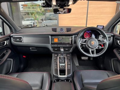 2020 Porsche MACAN thumbnail 11