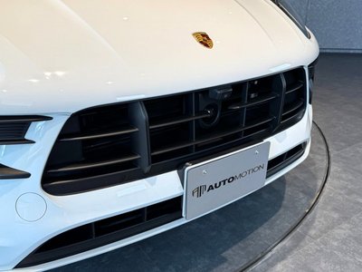 2020 Porsche MACAN thumbnail 23