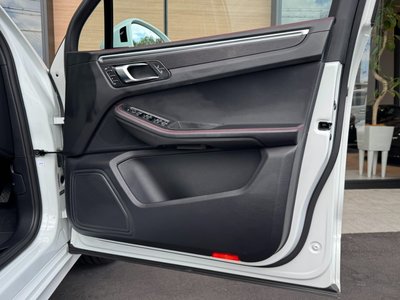 2020 Porsche MACAN thumbnail 64
