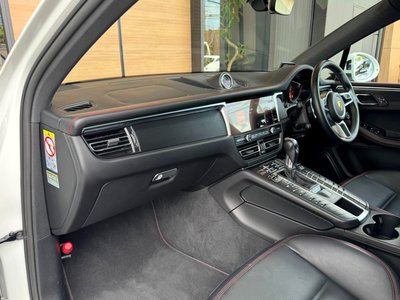 2020 Porsche MACAN thumbnail 44