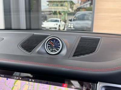 2020 Porsche MACAN photo 3