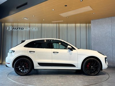 2020 Porsche MACAN thumbnail 30