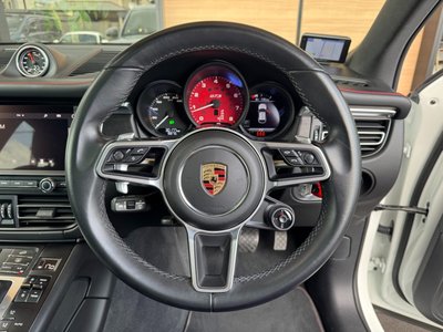 2020 Porsche MACAN photo 8