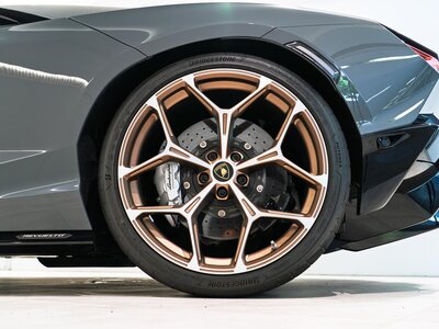 صورة مصغرة 27 لـ 2025 Lamborghini REVUELTO