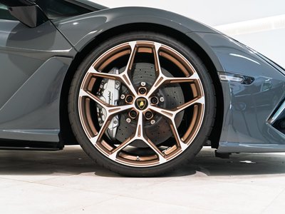 صورة مصغرة 24 لـ 2025 Lamborghini REVUELTO