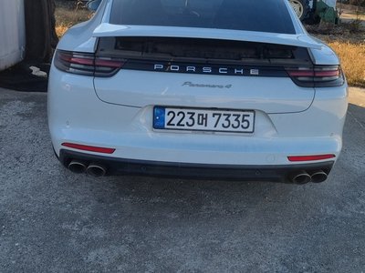PORSCHE PANAMERA - 4