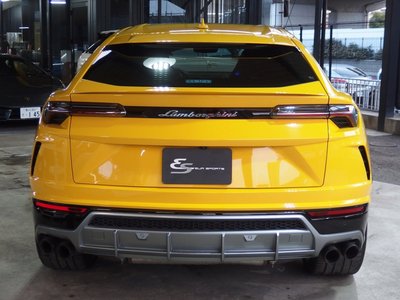 LAMBORGHINI URUS - 10