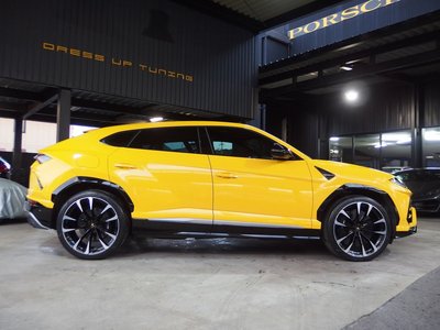 LAMBORGHINI URUS - 8