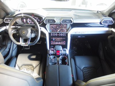 LAMBORGHINI URUS - 2