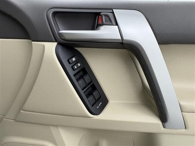 TOYOTA LAND CRUISER PRADO - 10