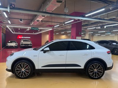PORSCHE MACAN - 2