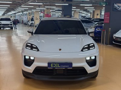PORSCHE MACAN - 1