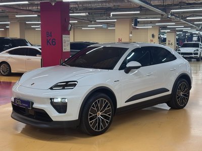 PORSCHE MACAN - 4
