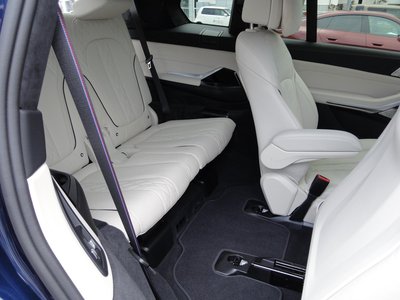 2025 BMW X7 — миниатюра 11
