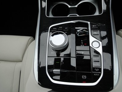 2025 BMW X7 — миниатюра 15