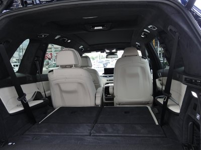2025 BMW X7 — миниатюра 12