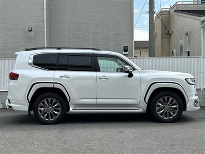 TOYOTA LAND CRUISER 300 - 6