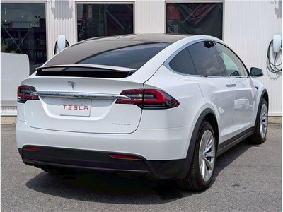 TESLA MODEL X - 2