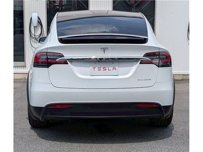 TESLA MODEL X - 7