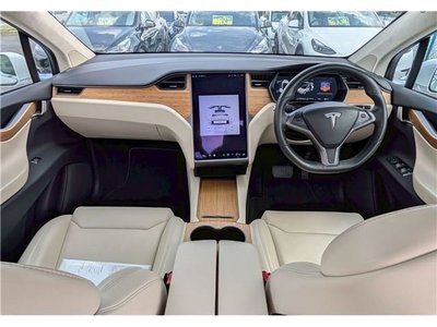TESLA MODEL X - 3