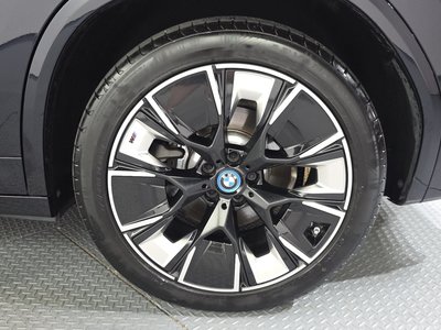 صورة 8 لـ 2025 BMW IX3