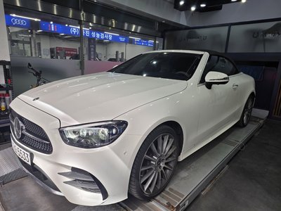 MERCEDES-BENZ E-CLASS - 1