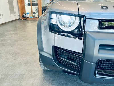 LAND ROVER DEFENDER - 10