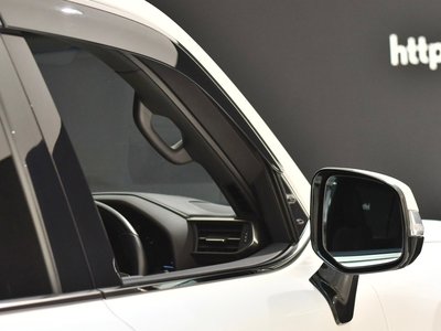 صورة 6 لـ 2023 Lexus LX