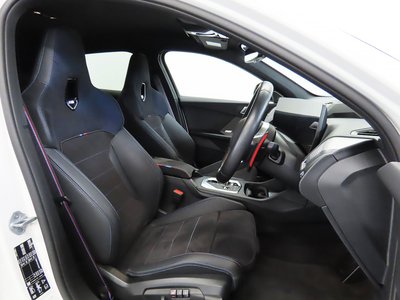 2025 BMW 1 SERIES photo 4