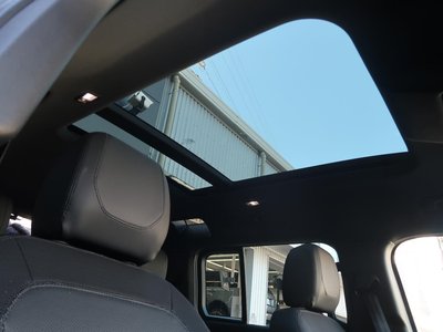 LAND ROVER DEFENDER - 3