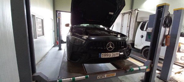 MERCEDES-BENZ E-CLASS - View 1