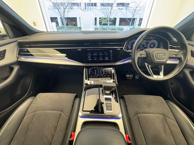 AUDI Q8 - 3