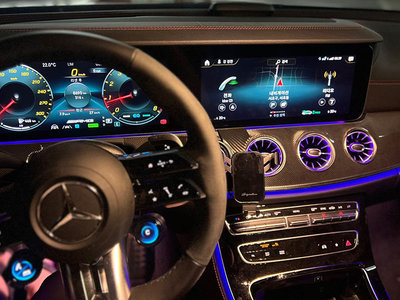 MERCEDES-BENZ E-CLASS - 4