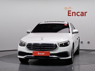2022 Mercedes-BENZ E-CLASS photo 2