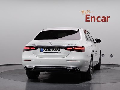 2022 Mercedes-BENZ E-CLASS photo 3