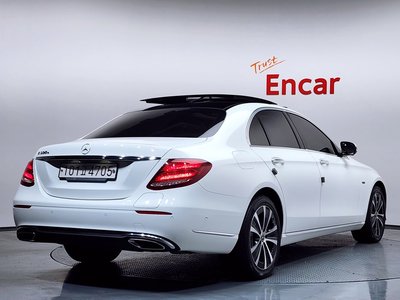 MERCEDES-BENZ E-CLASS - 3