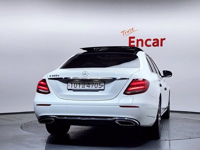 MERCEDES-BENZ E-CLASS - 4