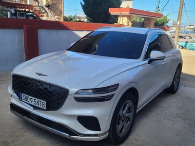 2024 Genesis GV70 photo 2