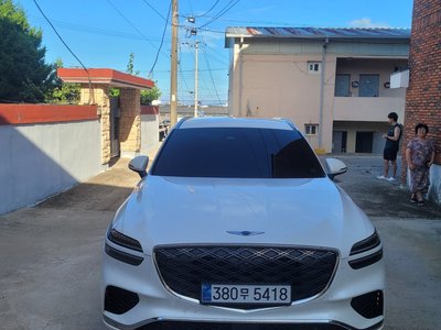 2024 Genesis GV70 photo 1