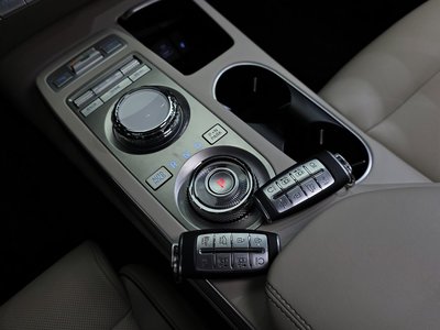 2022 Genesis GV70 thumbnail 12