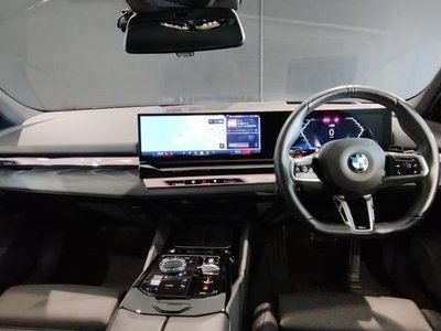 BMW 5 SERIES - 2